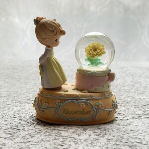Ultra rare Vintage Precious Moments November Music Box Water Snow Globe